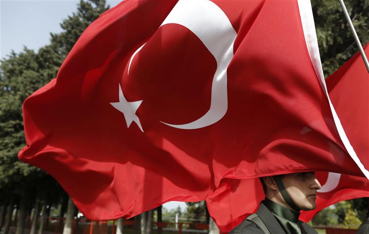 Turquia anuncia libertação de 38 mil presos