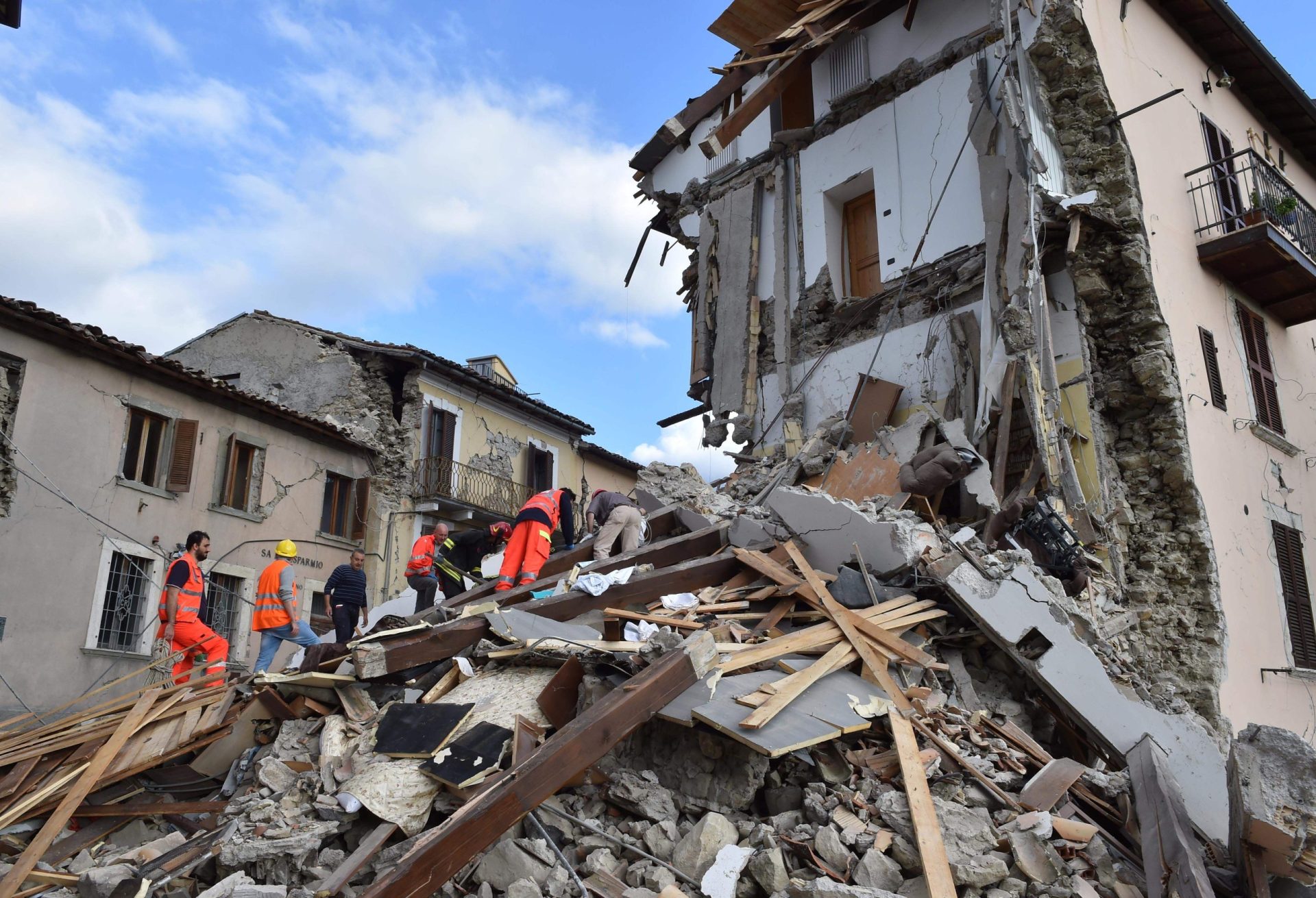 Itália. Mais de 300 réplicas após sismo