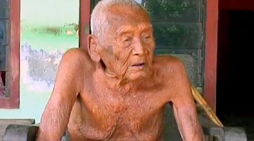 Indonésia. Este homem tem 145 anos e diz que está pronto para morrer