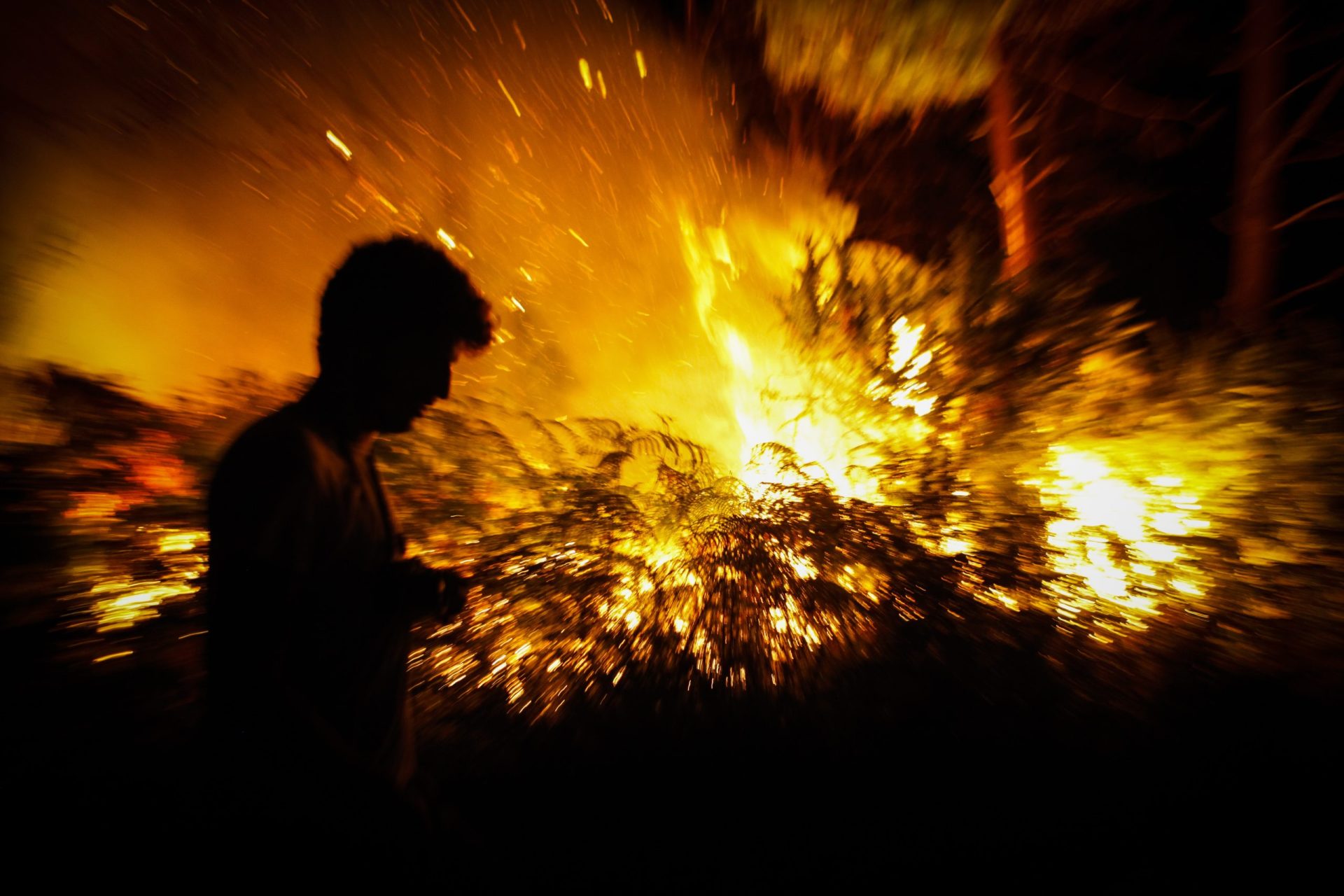 Arcos de Valdevez. Mais de 20 pessoas retidas devido a incêndio