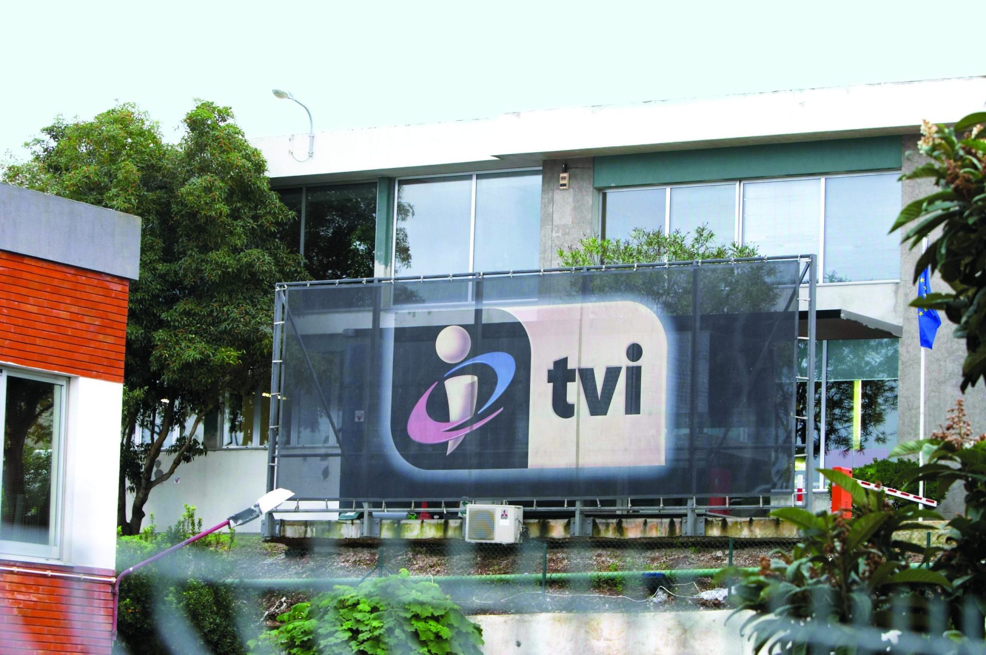 Compra da TVI em clima de guerra