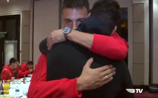 Benfica recebe visita surpresa em Manchester (vídeo)