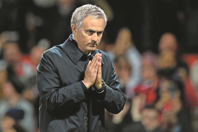 Mourinho homenageado. “Em Setúbal tratam-me por Zé”