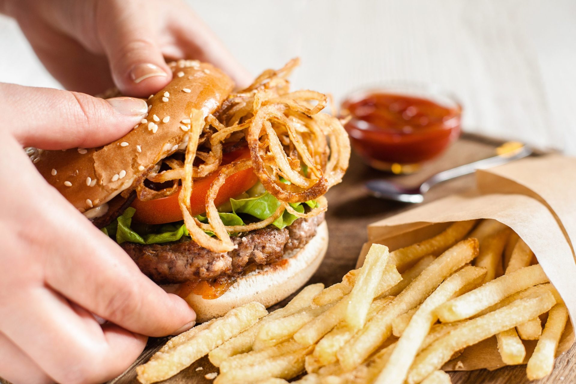 Tem o hábito de comer a seguir ao jantar? É melhor não o fazer…