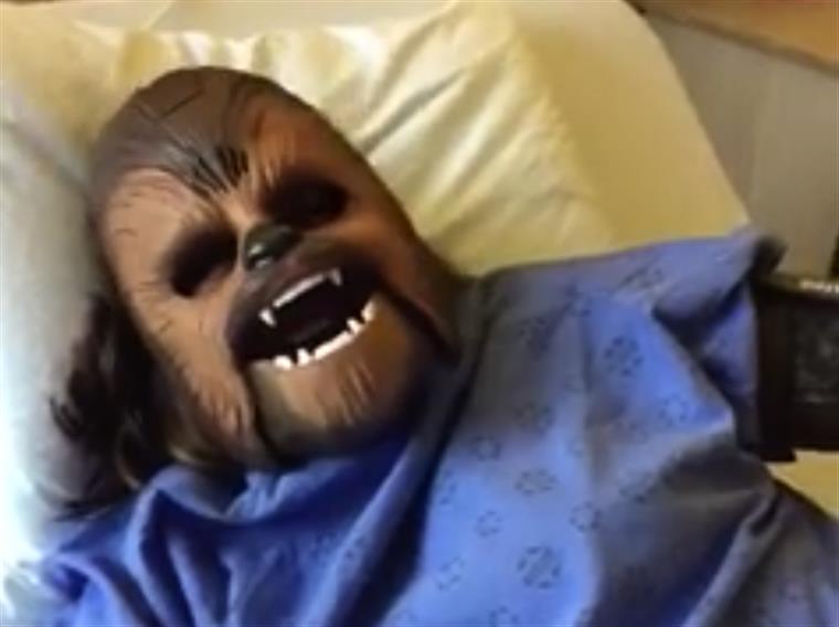 Hilariante. Mãe usa máscara do Chewbacca durante o trabalho de parto [vídeo]