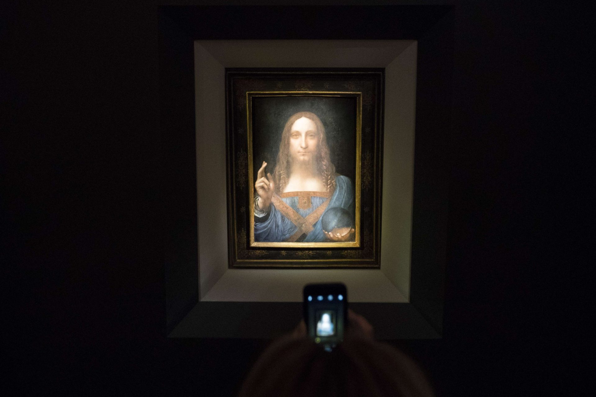 Salvator Mundi bate recorde. Quadro de Da Vinci vendido por 380 milhões de euros