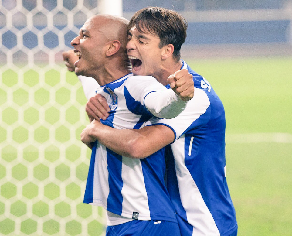 Iker Casillas brinca com fotografia de Brahimi e Óliver