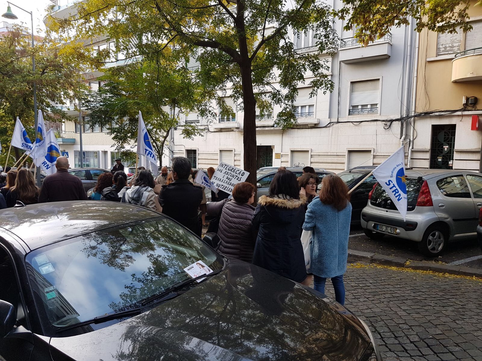 Trabalhadores dos Registos e Notariado manifestam-se em Lisboa