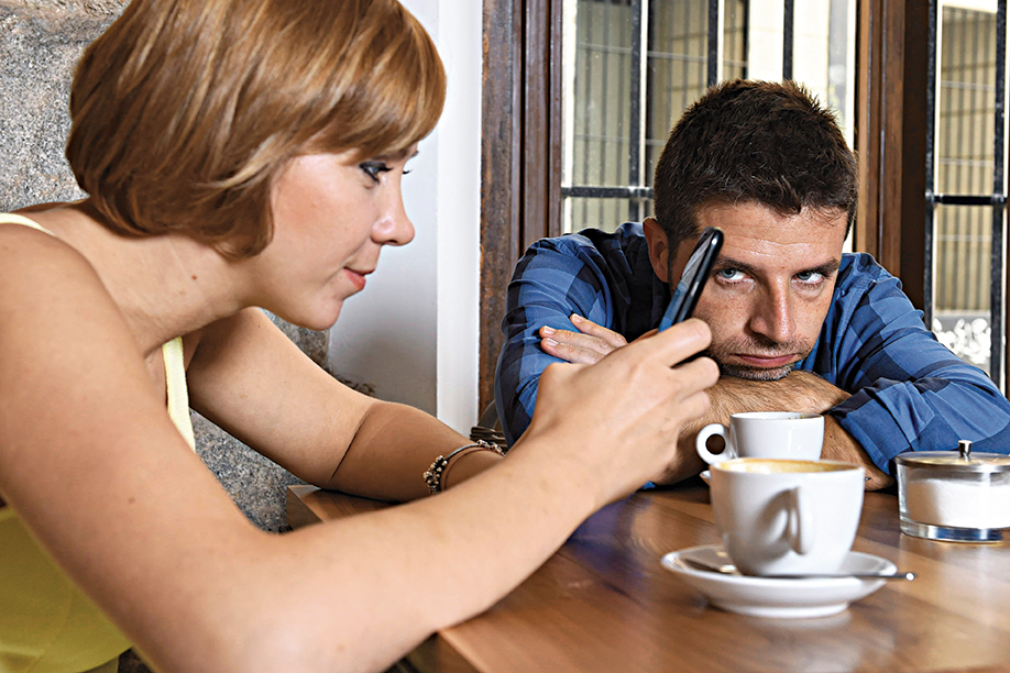 Combate ao phubbing. Amigos amigos, telemóveis à parte