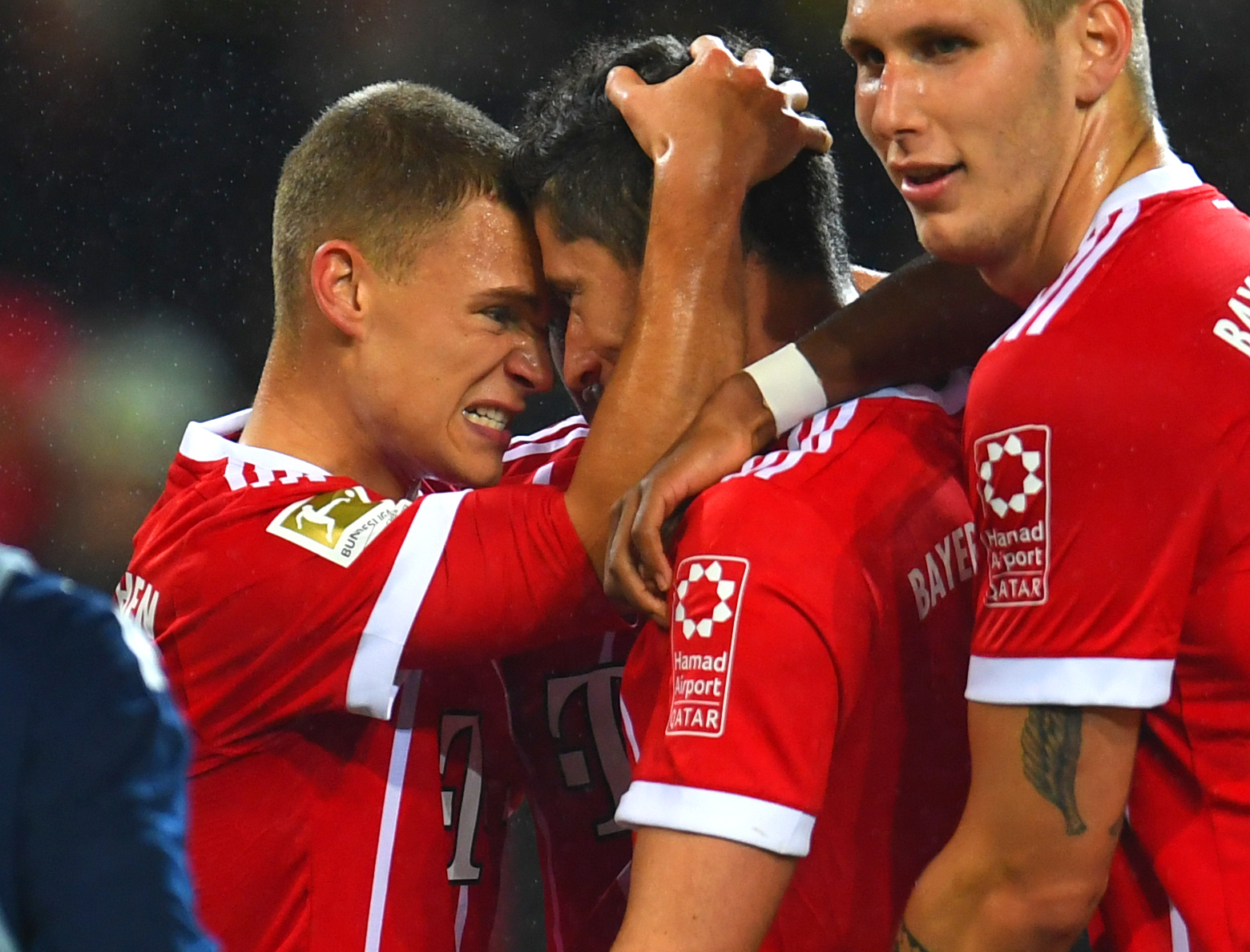 Bayern vence duelo com Dortmund e reforça liderança