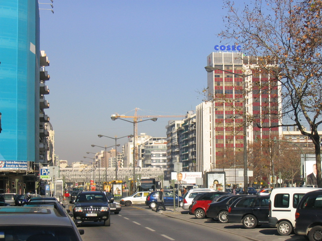 Avenida da República e Fontes Pereira de Melo sem carros no domingo