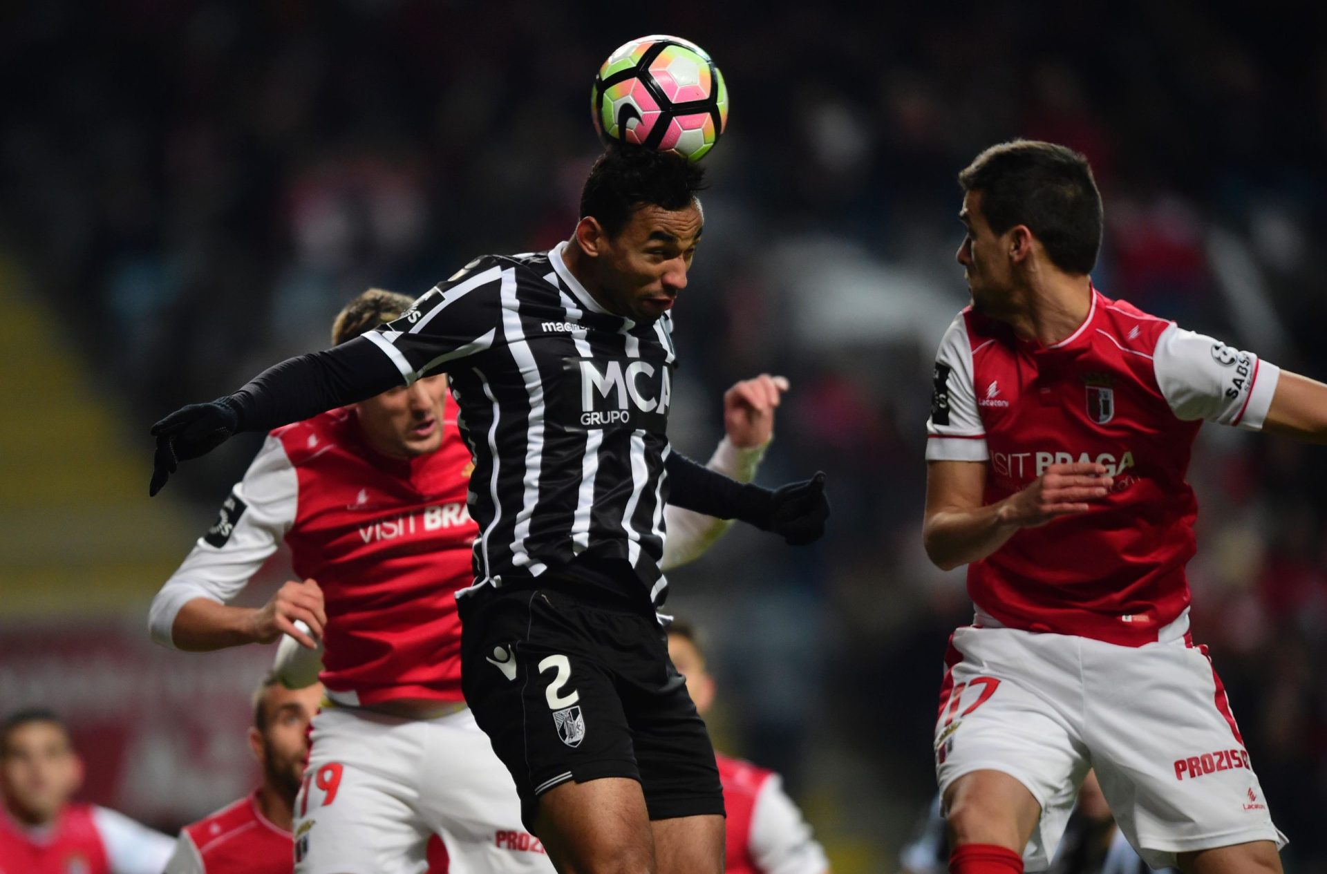 Autocarros atacados a tiro depois do jogo Braga-V.Guimarães