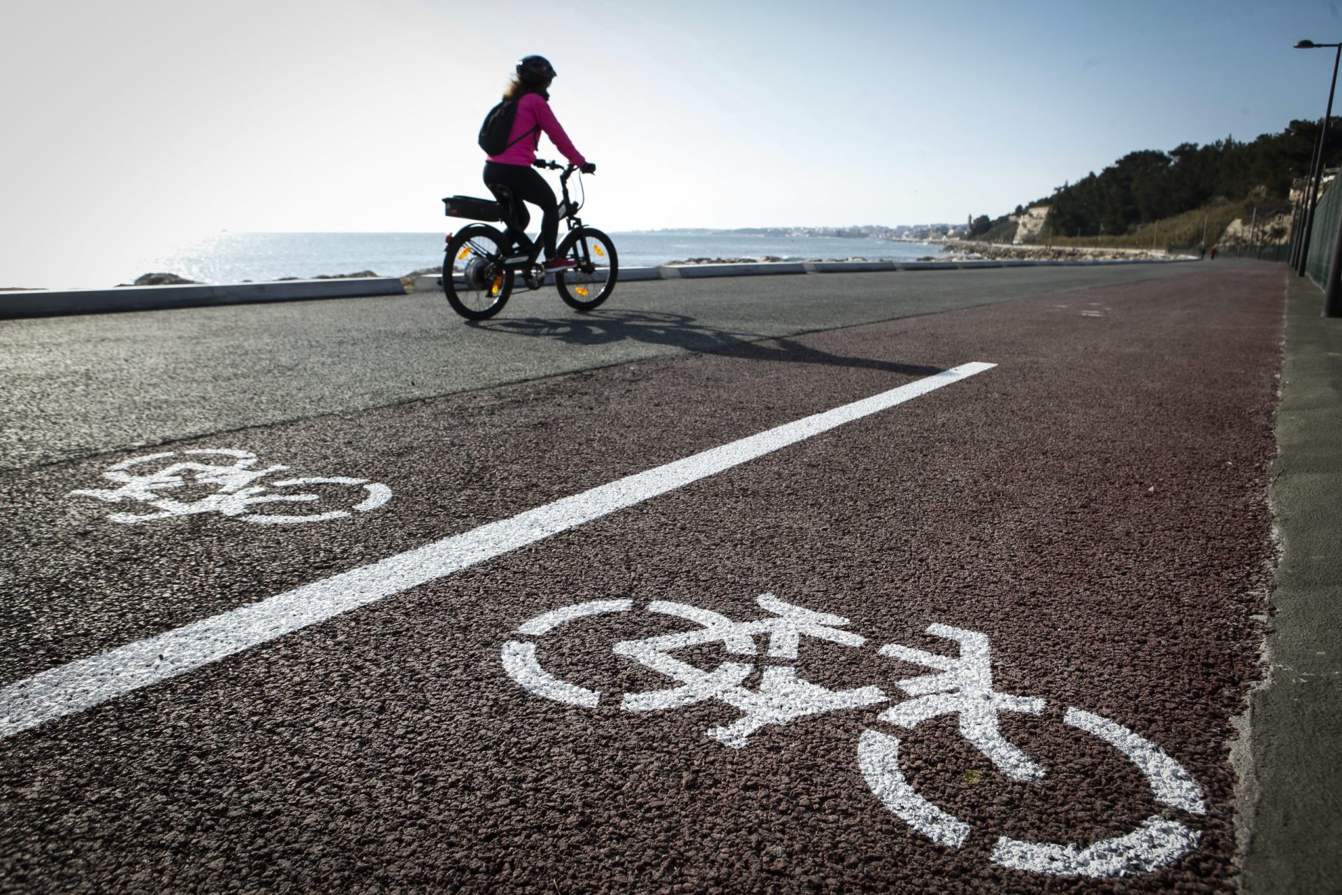 De Lisboa a Oeiras em duas rodas e poucas ciclovias [vídeo]