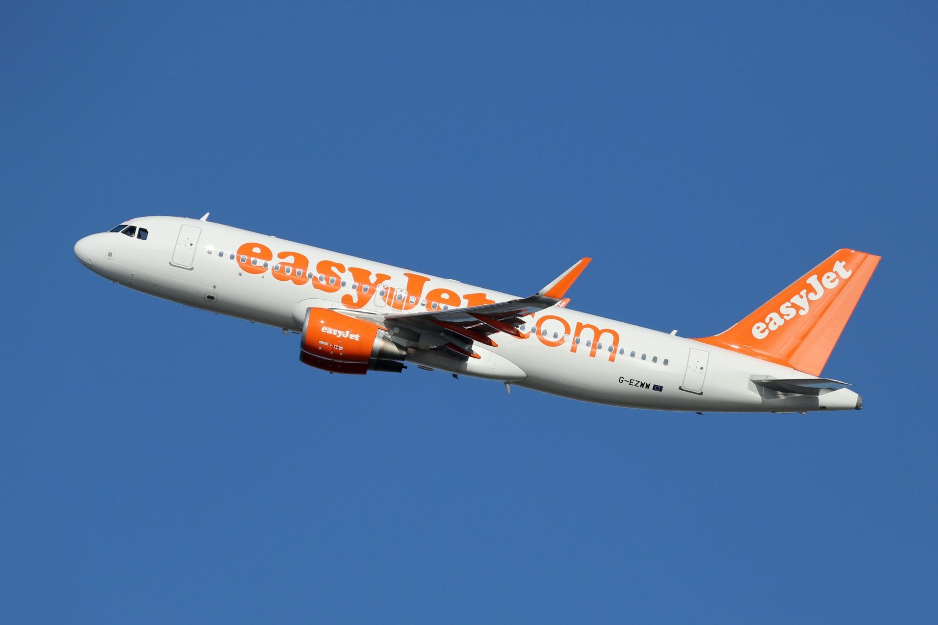 Avião aterra de emergência a caminho do Funchal