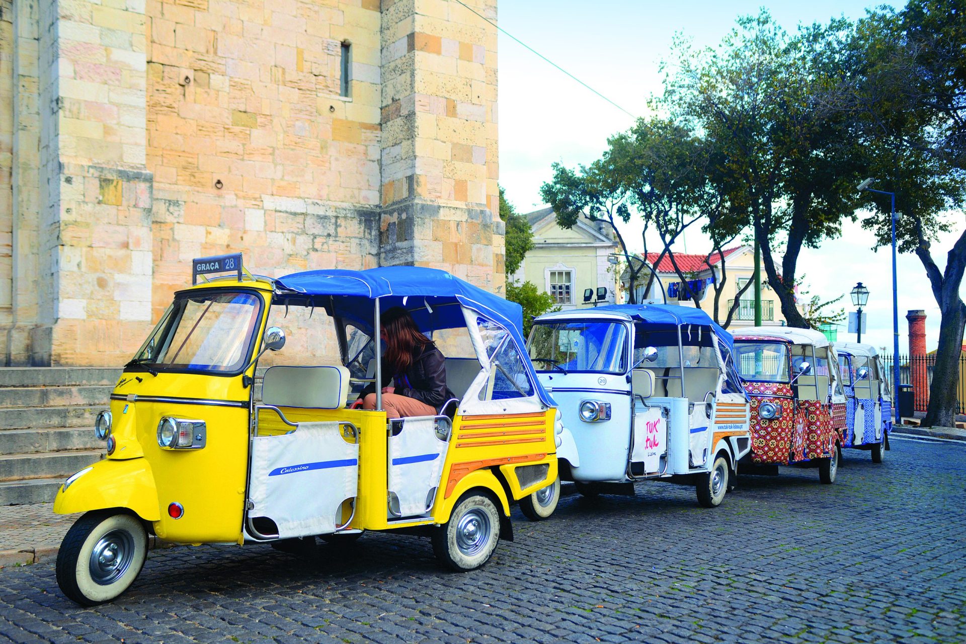 ‘Tuk-tuks’ oferecem passeios gratuitos em Lisboa em forma de protesto