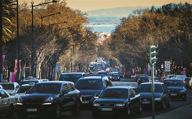 Acha que gasta muito com o carro? Este índice dá-lhe razão