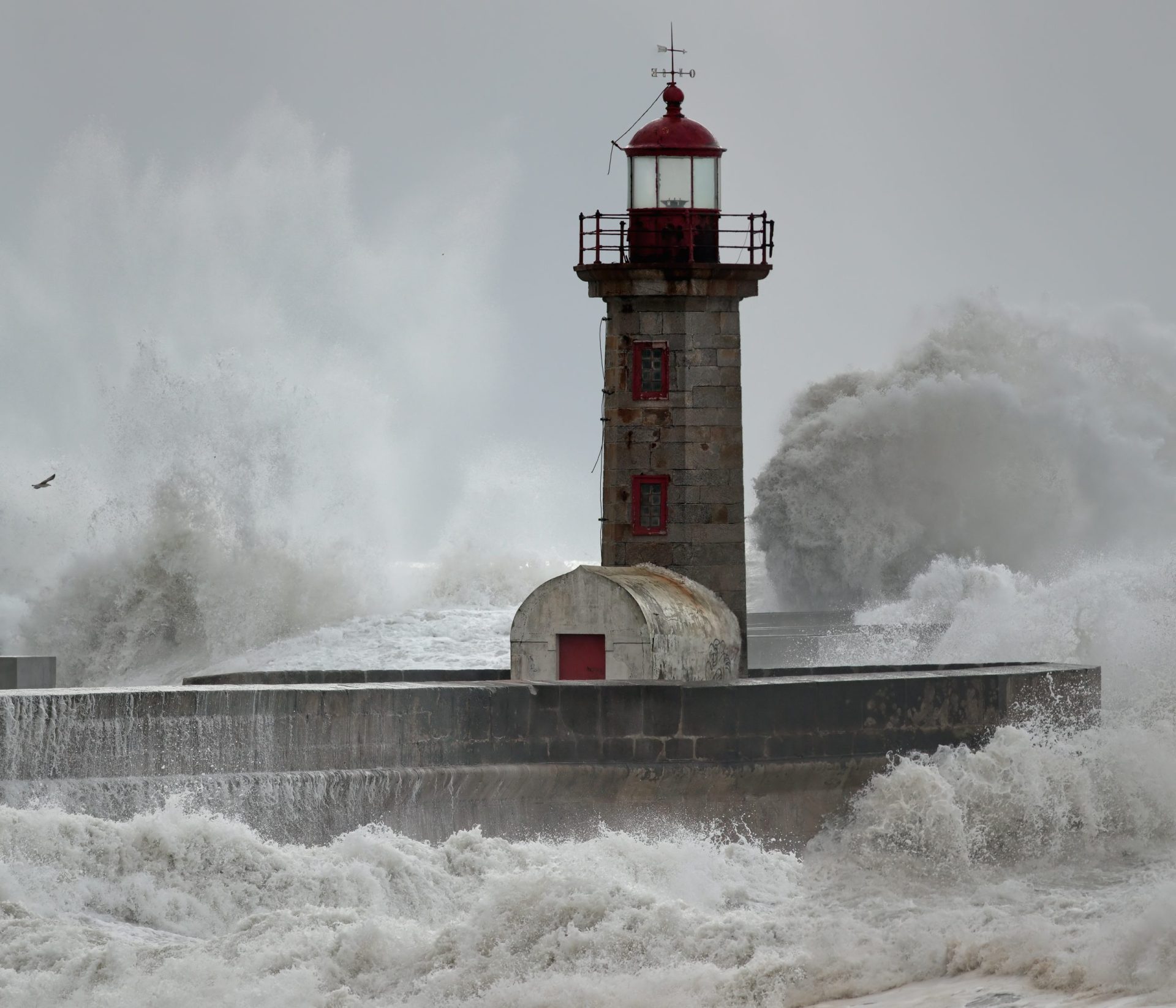 No Porto, a tempestade ficou-se pela noite. As ondas não