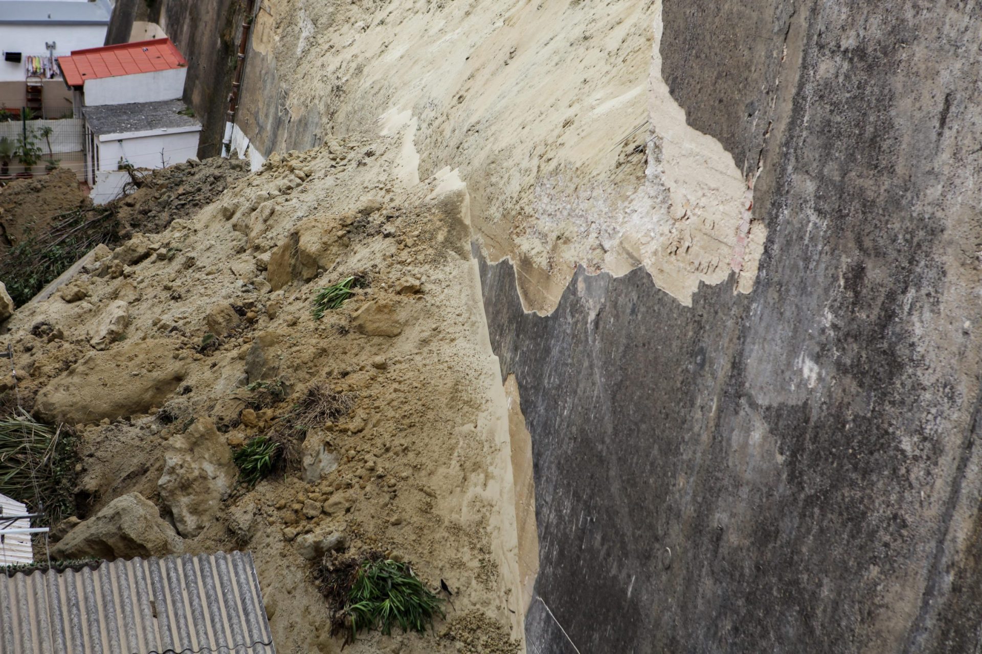 Deslizamento de Terras em Lisboa obriga a evacuar três edifícios