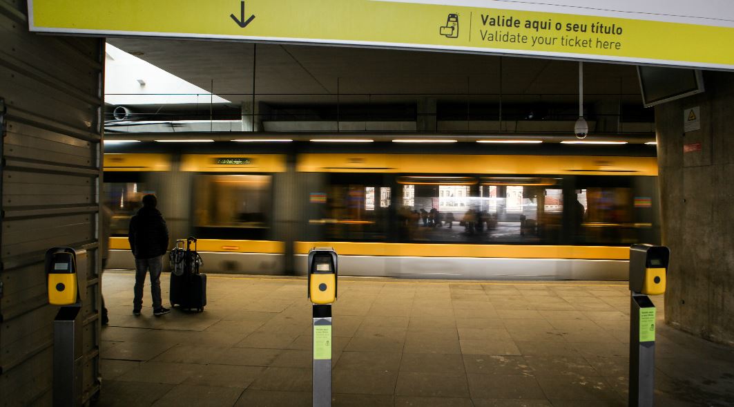 Mulher atropelada no metro do Porto