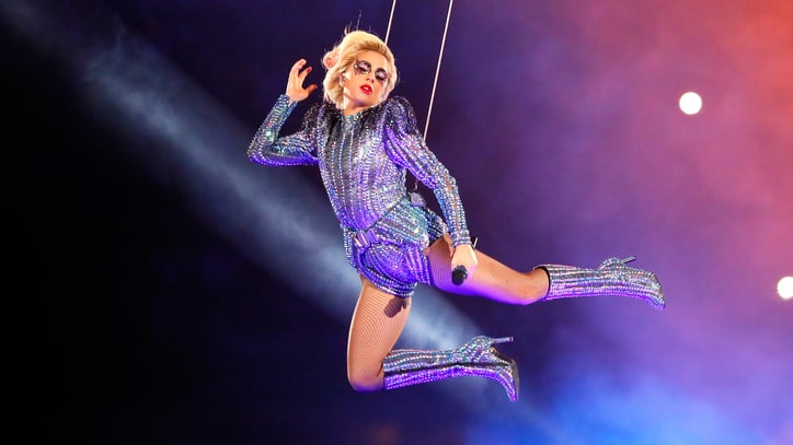 Lady Gaga arrasa no intervalo da Super Bowl