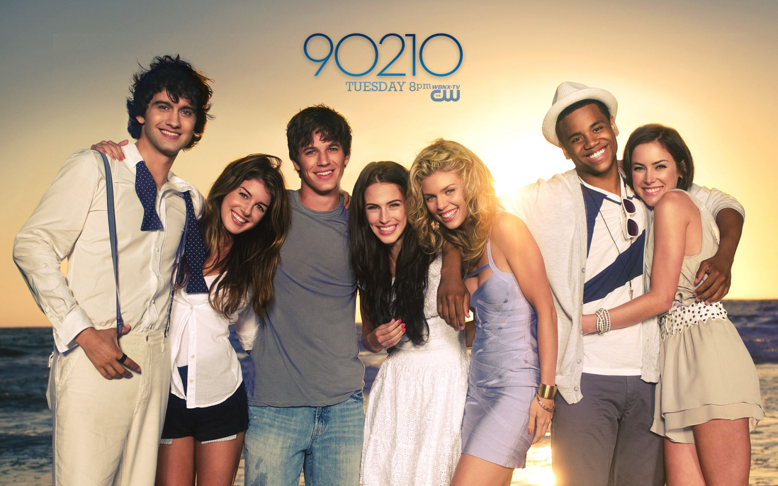 Atriz da série “90210” revela que foi vitima de abusos sexuais