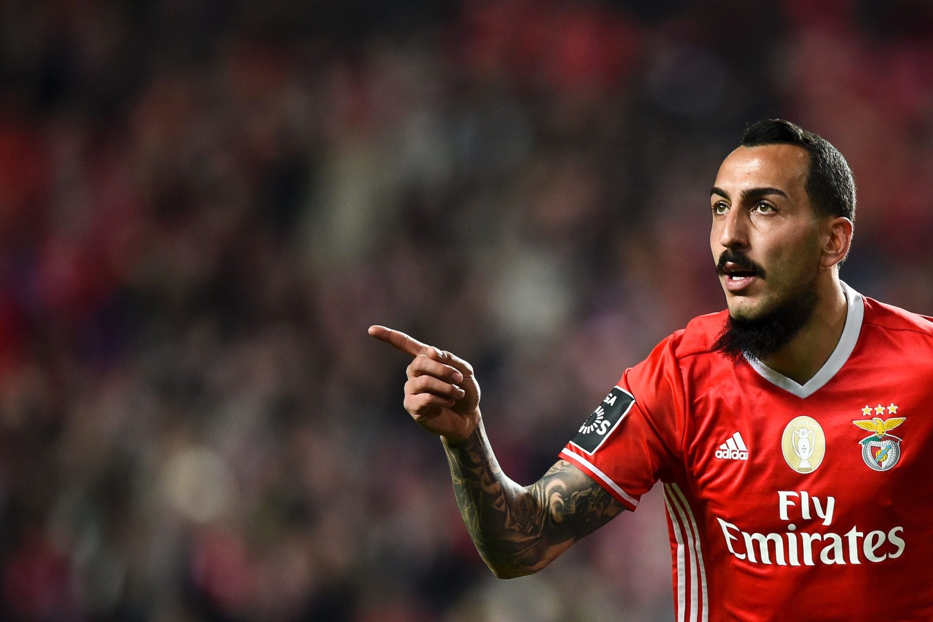 Benfica luta pelo título e vence Belenenses