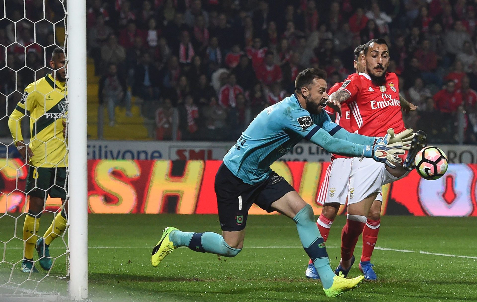 Benfica empata em Paços de Ferreira