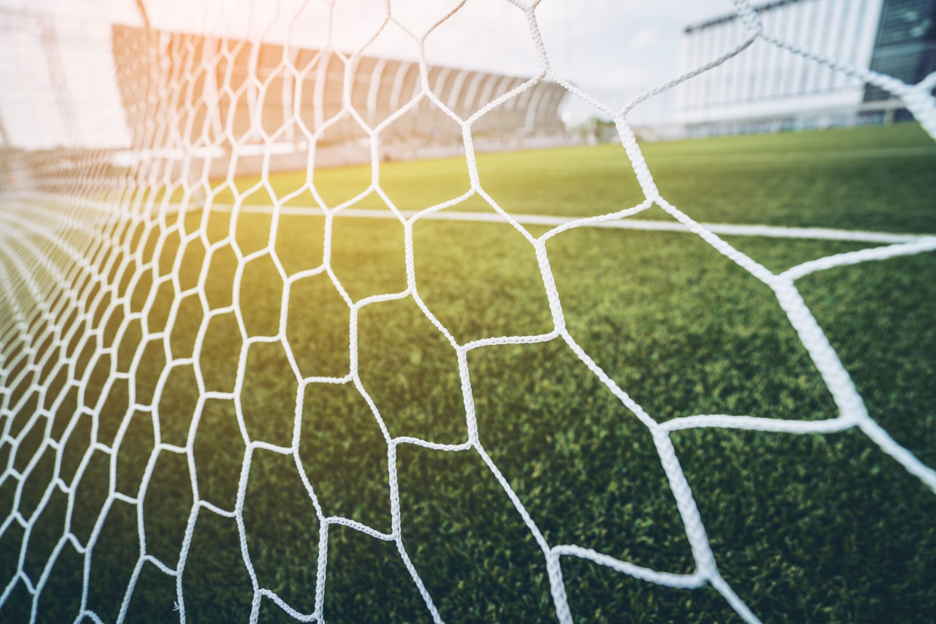 Pais de jogadores de futebol andam à pancada durante jogo