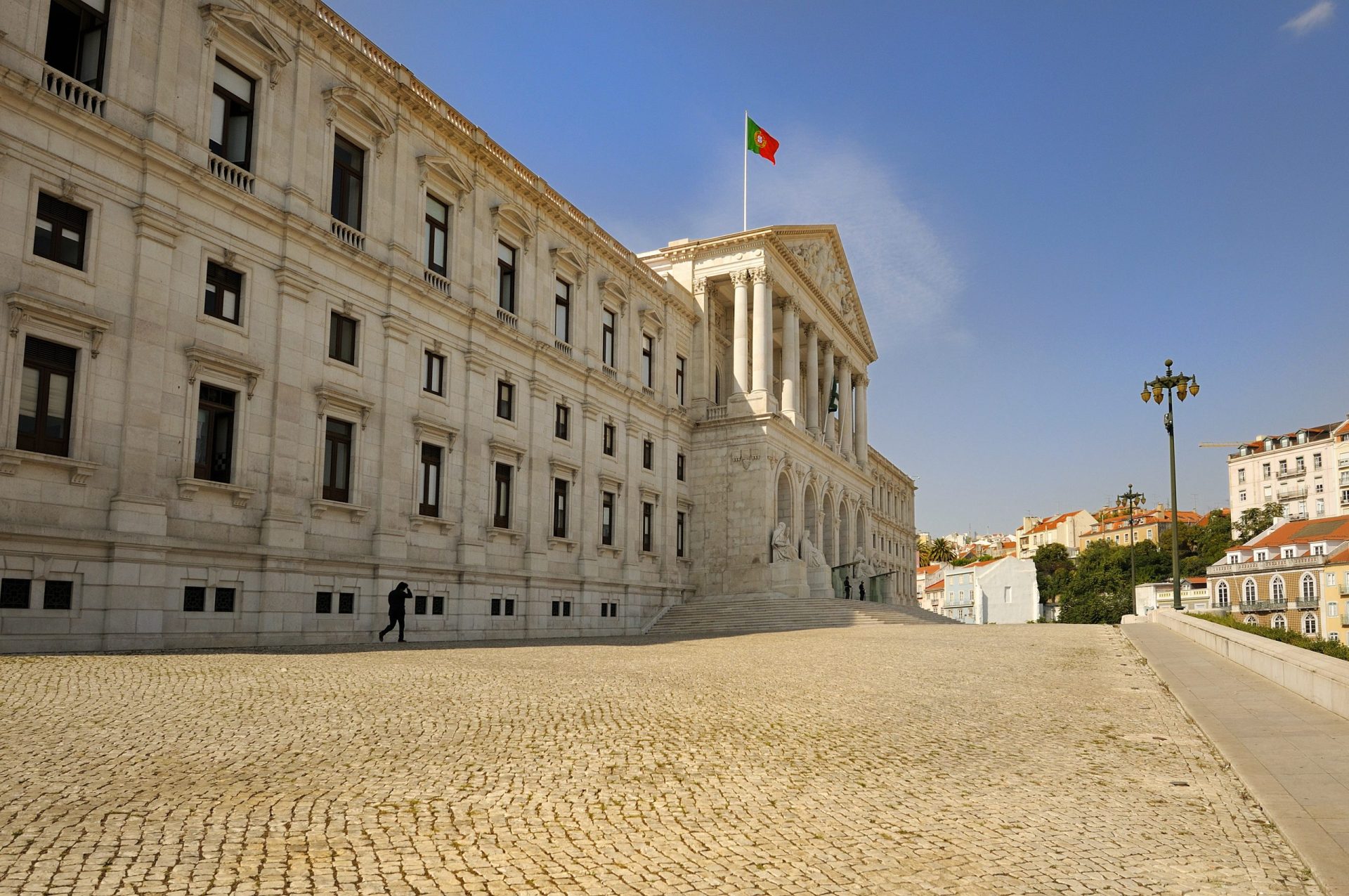 PCP apresenta proposta de renegociação da dívida e “libertação da submissão ao euro”