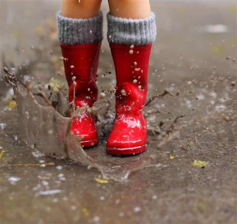 Temperaturas sobem mas chuva continua