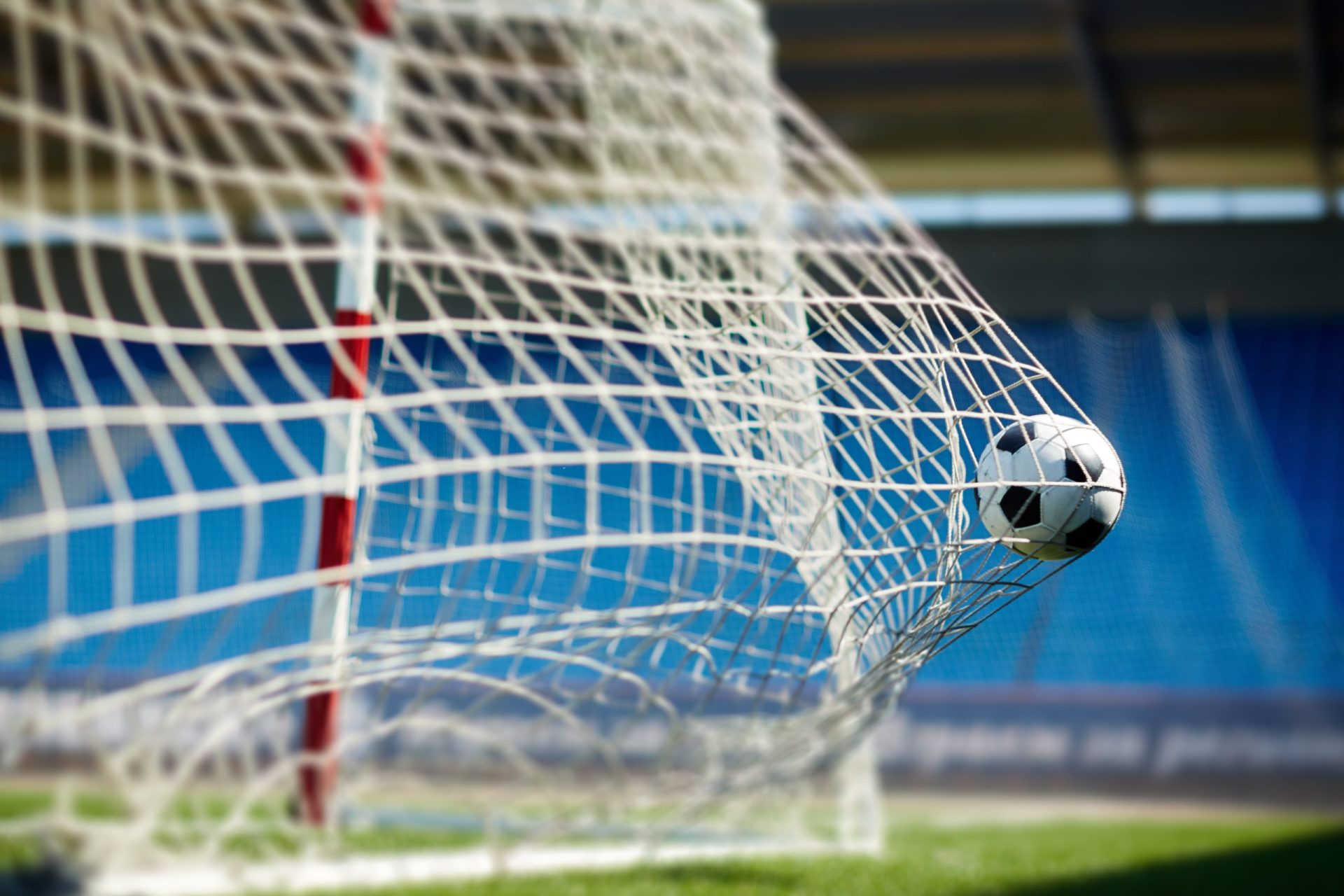 Futebol feminino: O melhor golo do mundo tem pés portugueses [vídeo]