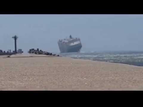 Vento forte quase virou um navio-cargueiro [vídeo]