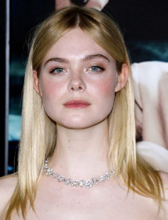 Elle Fanning alvo de duras críticas por interpretar personagem transexual