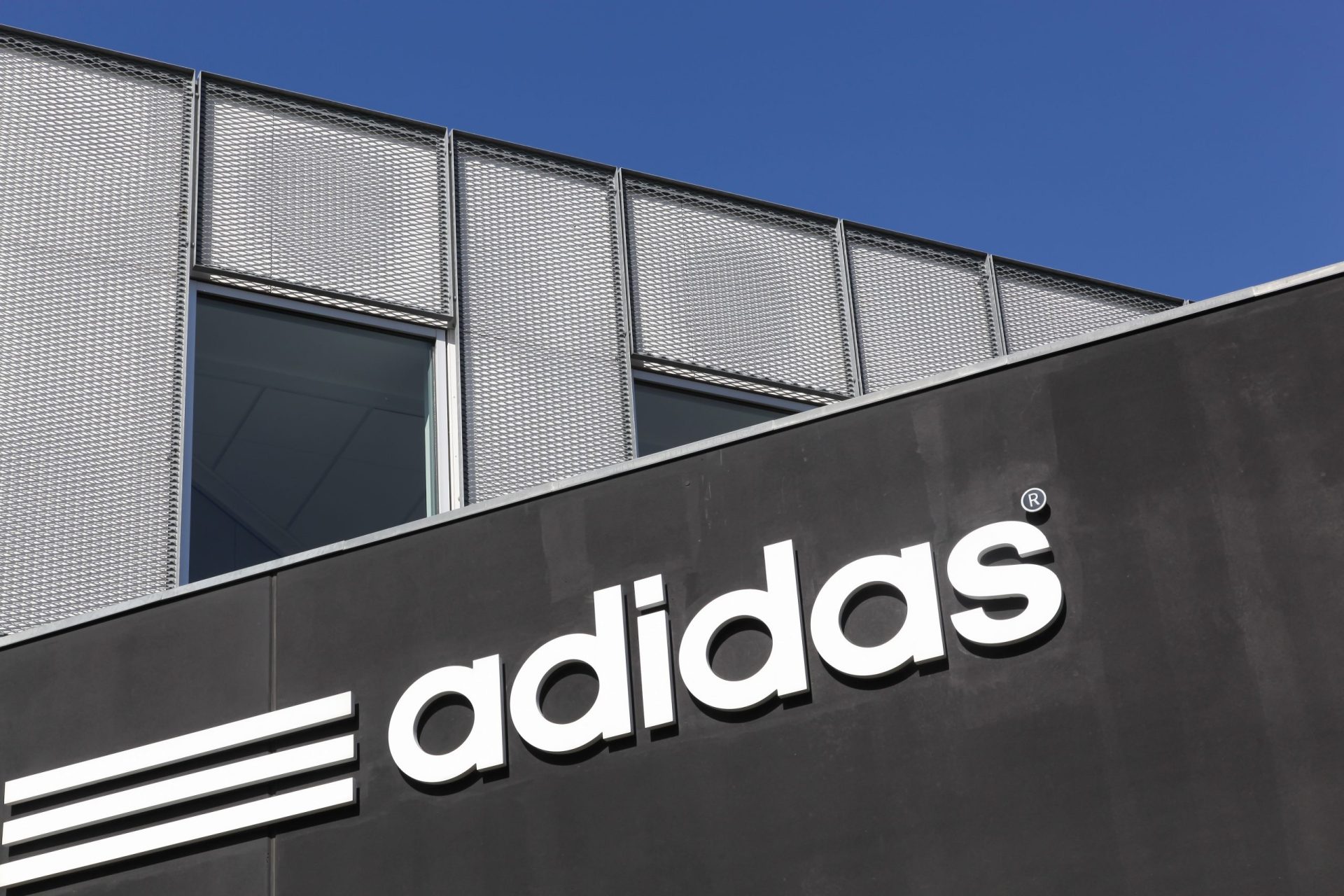 Adidas criticada por enviar email ‘ofensivo’