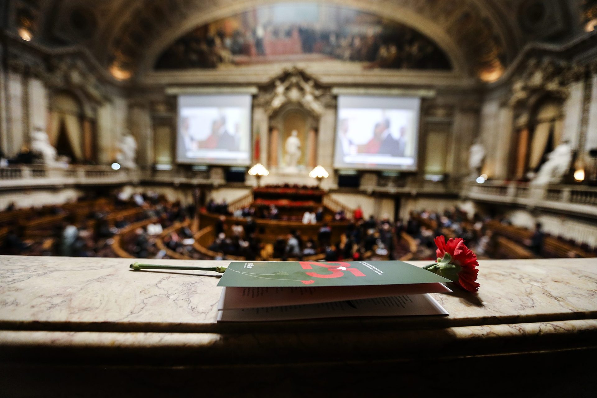 O 25 de Abril comemora-se no Parlamento mas também na rua [fotogaleria]