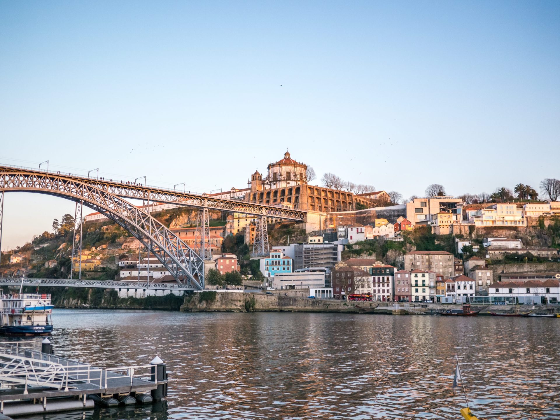 Jovem em apuros resgatado na Ribeira do Porto