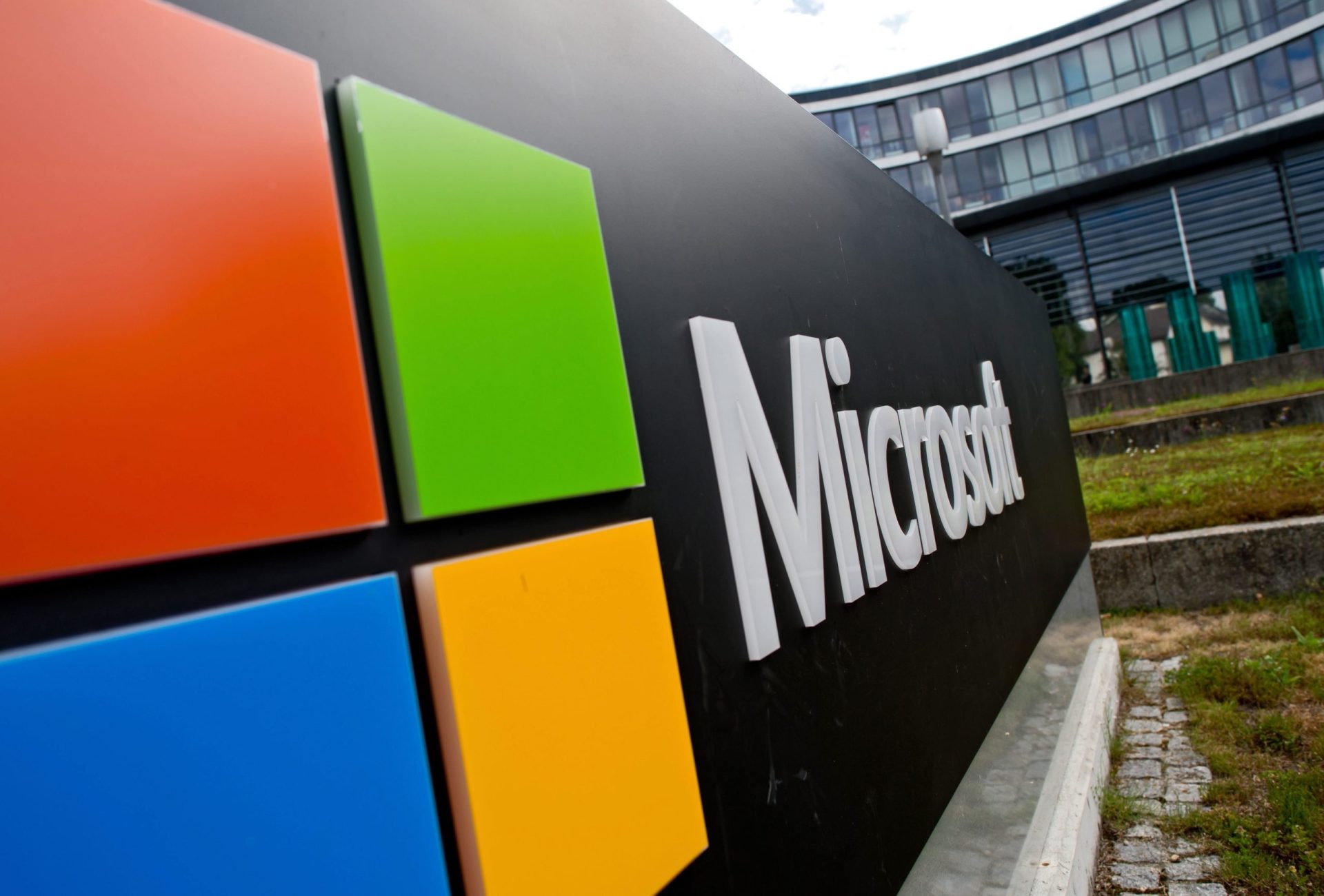 Comissão Europeia acusa Microsoft de monopólio
