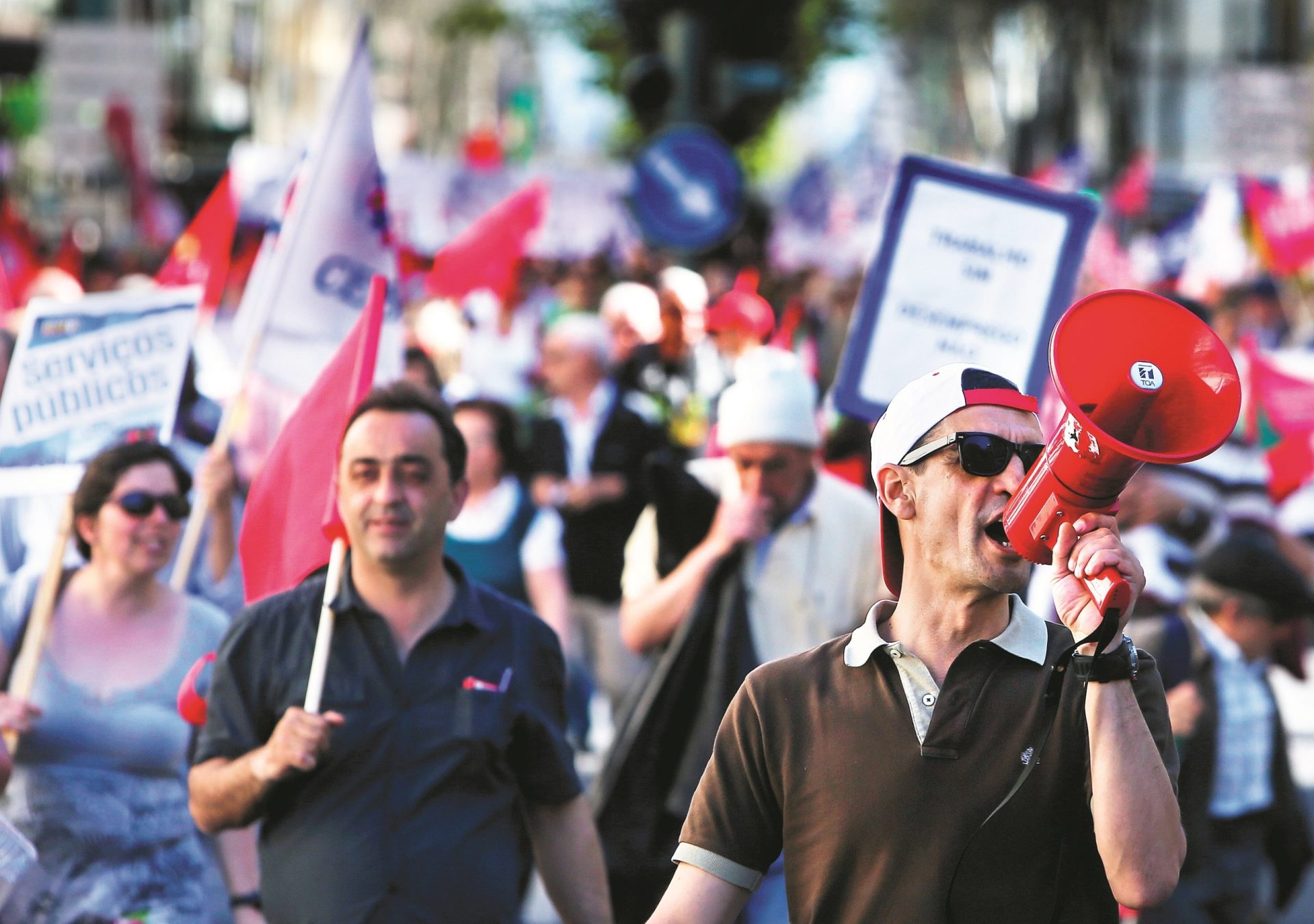 Sindicatos contra geringonça