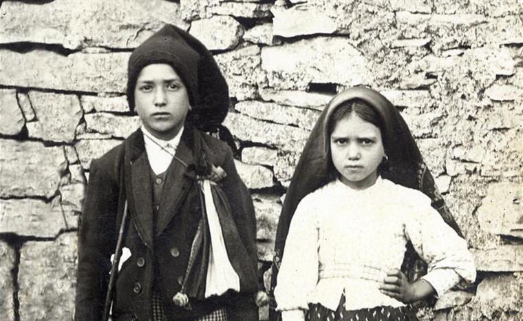 Francisco e Jacinta já são Santos