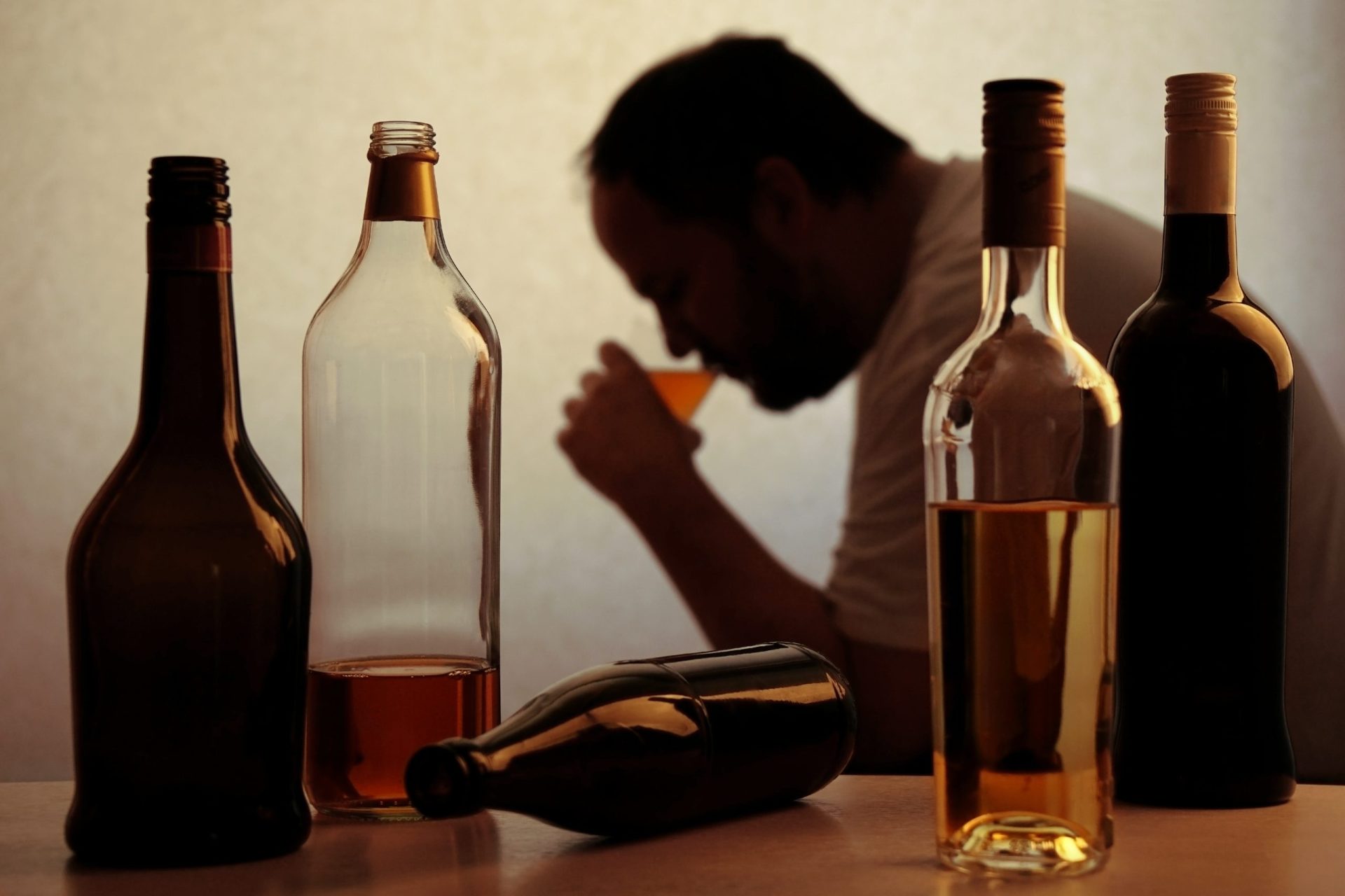 Este homem não bebeu álcool nem café durante dois anos. Veja o que aconteceu