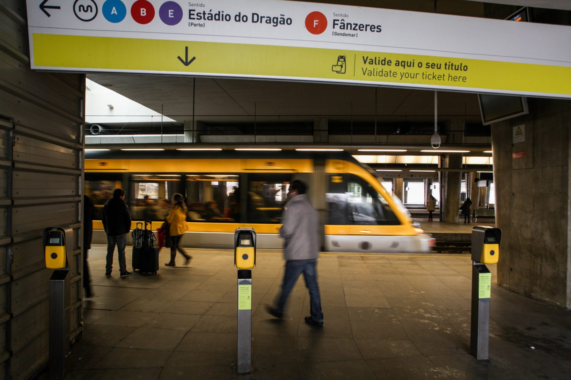 Matosinhos. Homem morre atropelado pelo metro