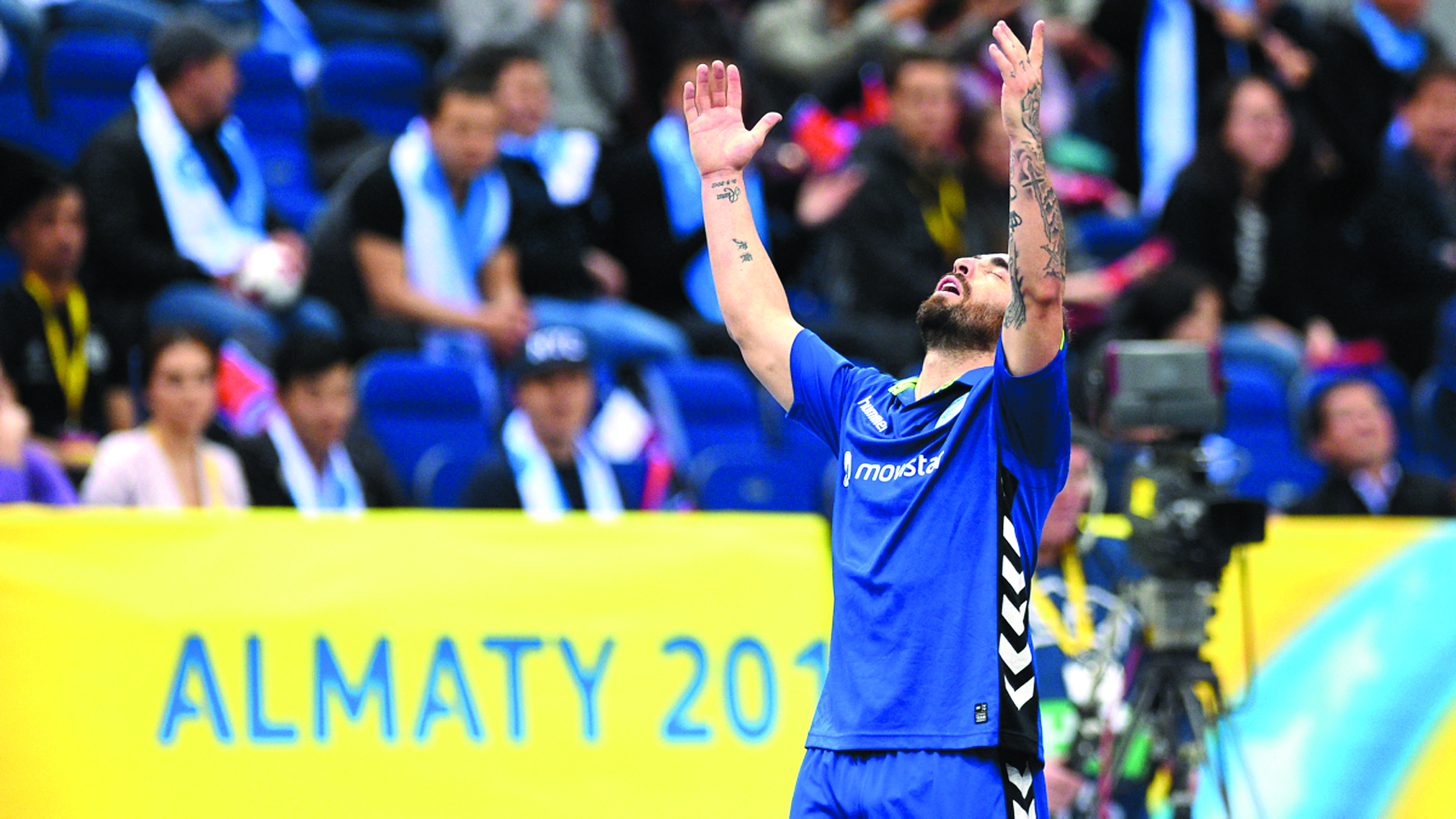 Ricardinho. “O melhor, quem nasceu para isto, é Messi”