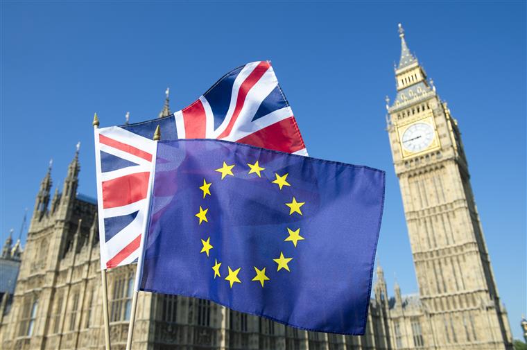 Brexit. Cidadãos da UE a viver no Reino Unido vão ter de se candidatar a BI especial