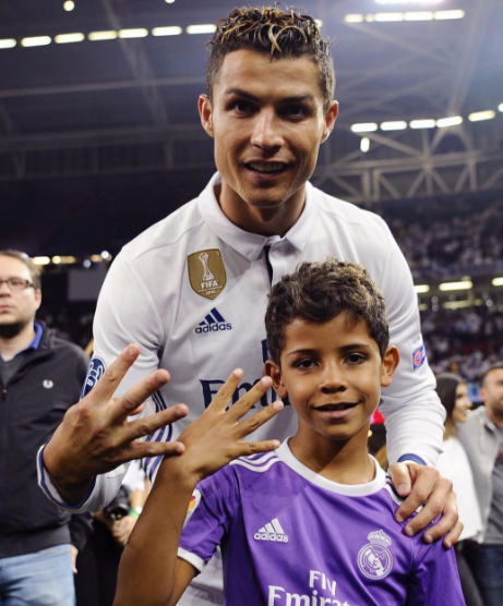 Filho de Cristiano Ronaldo faz golo de outro mundo