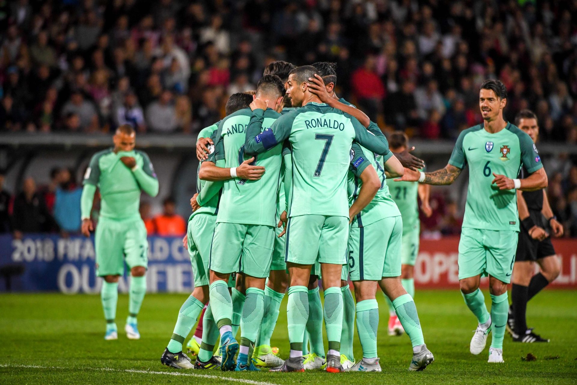 Portugal vence Letónia por 3-0