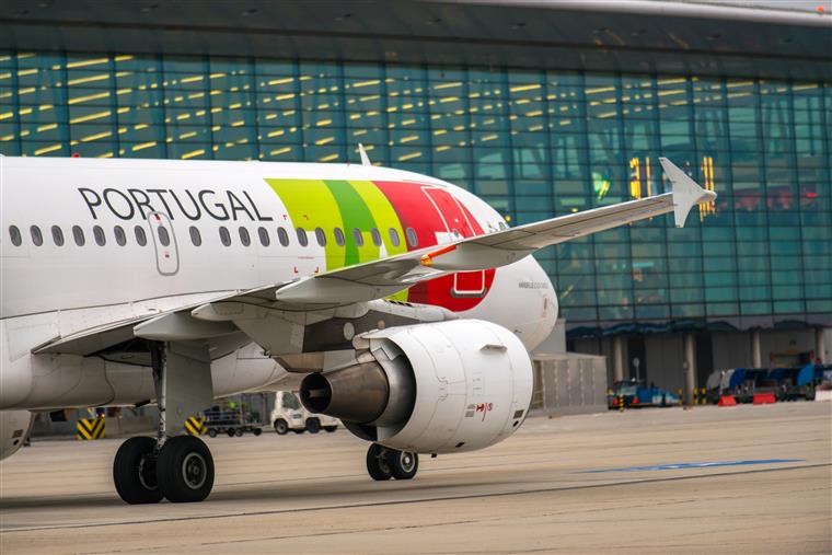 Pessoal de cabine da TAP deixa passageiros sem refeições