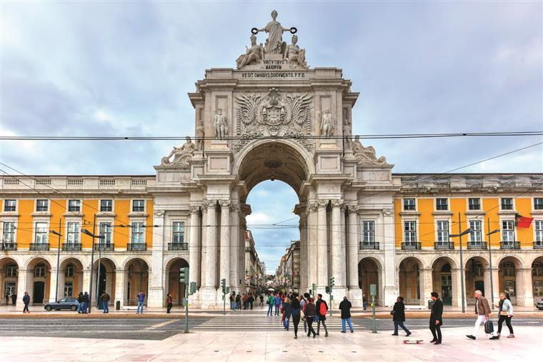 Polícia fez explodir mochila suspeita no Terreiro do Paço