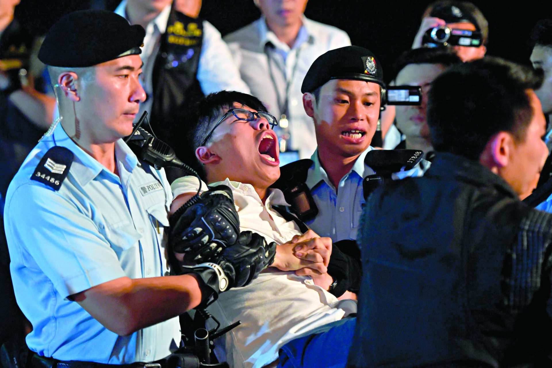 Hong Kong. O abraço do regime