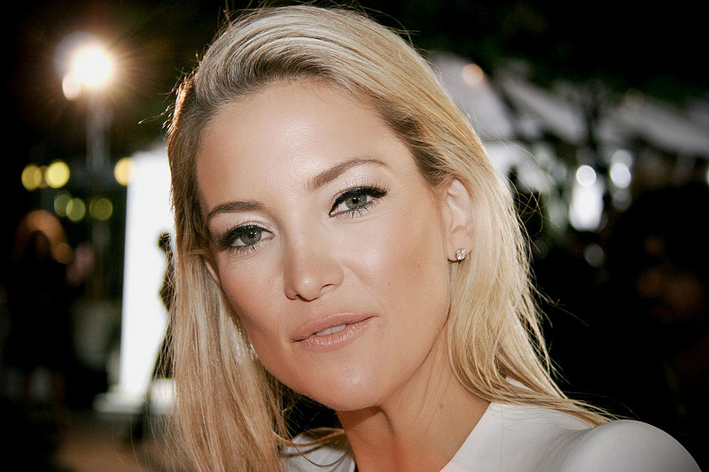 Kate Hudson rapou o cabelo para projeto secreto