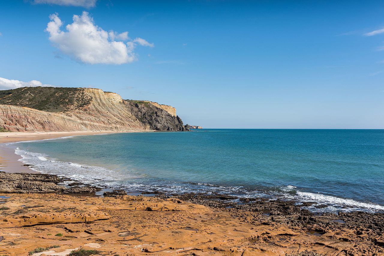 Criança desaparecida na praia da Luz encontrada